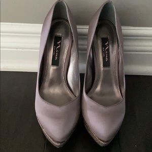 Women’s Nina satin Rinalda Malinda pump 6.5